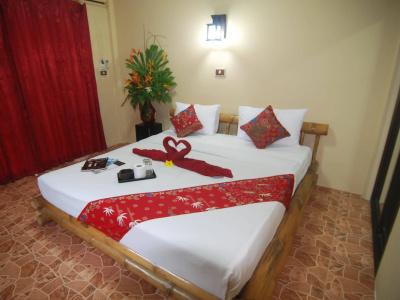 Lanta Pearl Beach Resort - 0