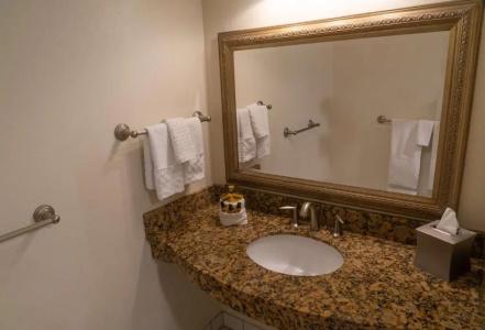 Best Western Plus Inn - 33
