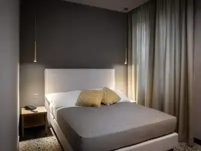 Hnn Luxury Suites - 34
