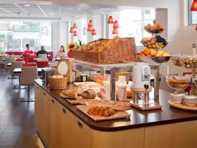 ibis Lausanne Centre - 9