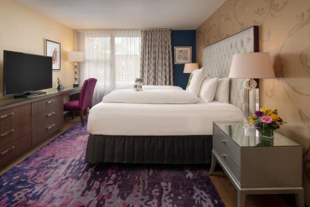 Staypineapple, Rose, Downtown Portland - 3
