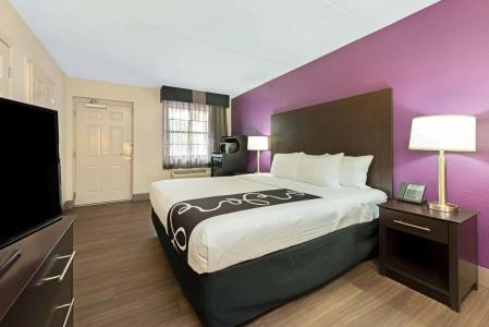 La Quinta Inn by Wyndham Miami Airport North - 3