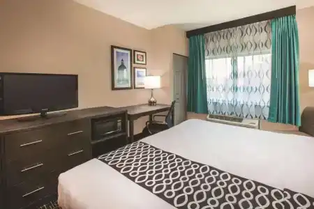 La Quinta Inn by Wyndham Indianapolis North at Pyramids - 37