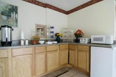 Budget Inn - 8