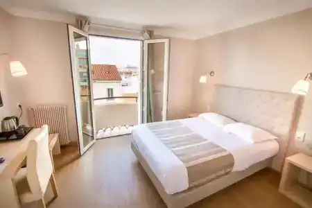 Hôtel Mondial - 50