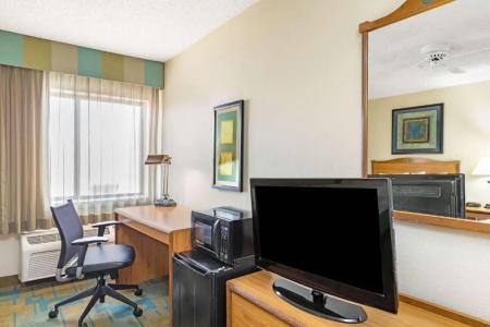 La Quinta By Wyndham East - 27