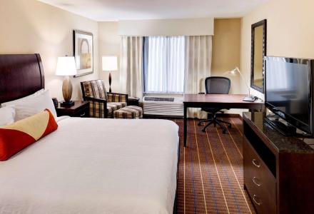 Hilton Garden Inn Airport - 43