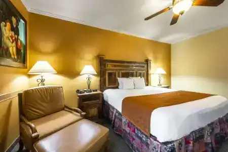 La Hacienda Inn - 14