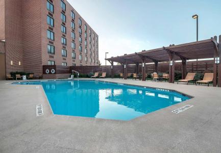 Courtyard by Marriott - 19