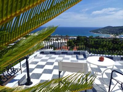 Pefkides Aegina Boutique - 78