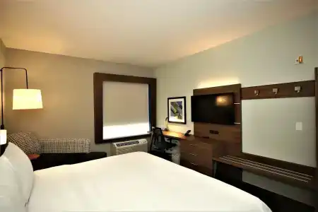 Holiday Inn Express & Suites - Charlotte - South End, An Ihg - 2