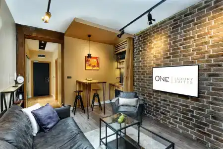 One Luxury Suites - 111