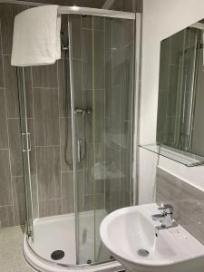 Trivelles - Manchester - Cross Lane - 68