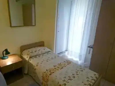 Le Petit - 16
