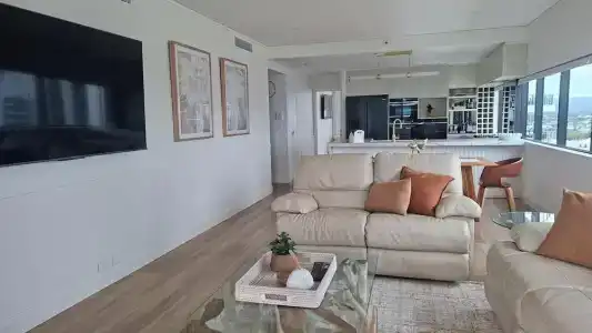 Ultra Broadbeach - 208