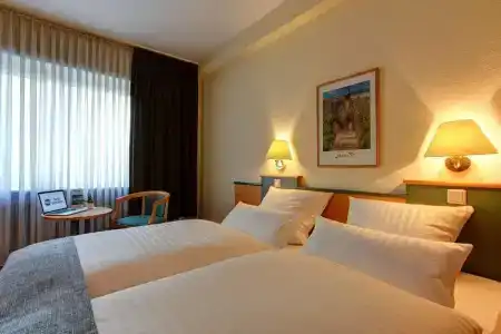 Best Western Ambassador - 40