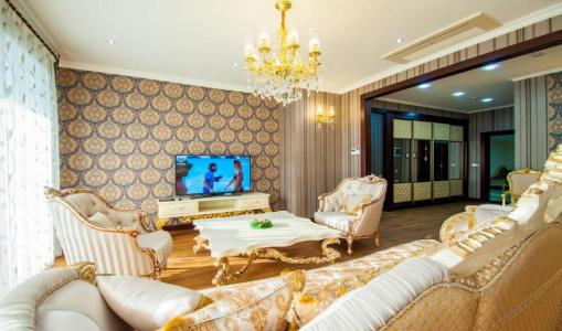 Royal Residence - 77