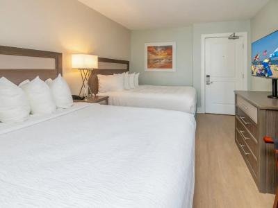 Commander & Suites - 105