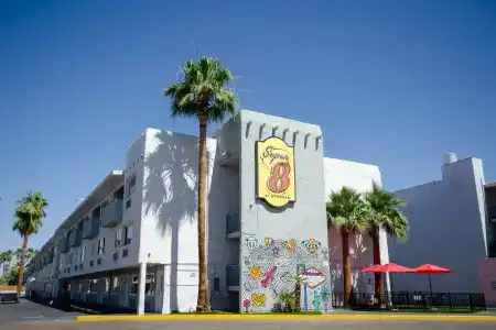 Super 8 by Wyndham Las Vegas North Strip/Fremont St. Area - 3
