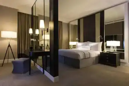 The Ritz-Carlton, - 31