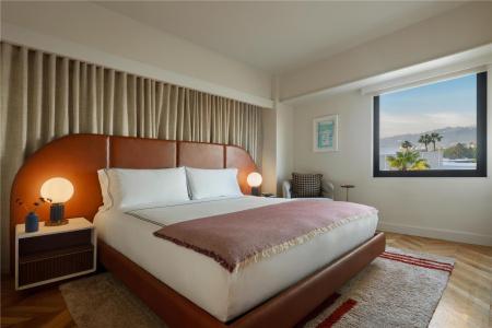 Sixty Beverly Hills - 49