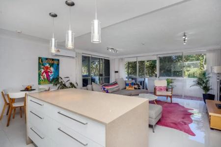 Burleigh Beach Tower - 27