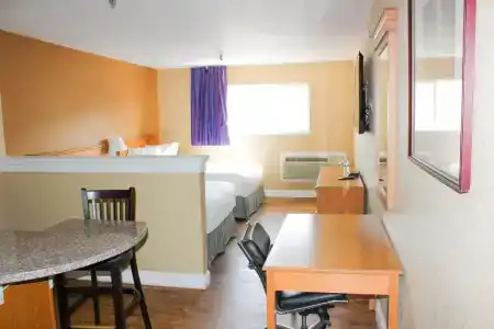 Roy Inn & Suites -Sacramento Midtown - 57