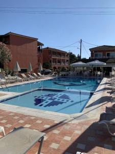 Marietta's Resort - 13