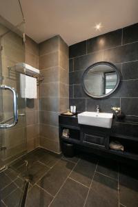 Shining Riverside & Spa - 66