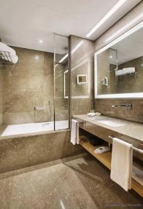 DoubleTree by Hilton Istanbul-Avcilar - 11