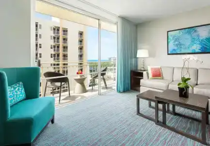 Courtyard by Marriott Waikiki Beach - 10