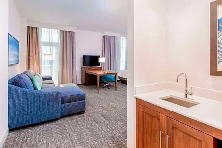 Hampton Inn & Suites Beach-Beachfront - 53
