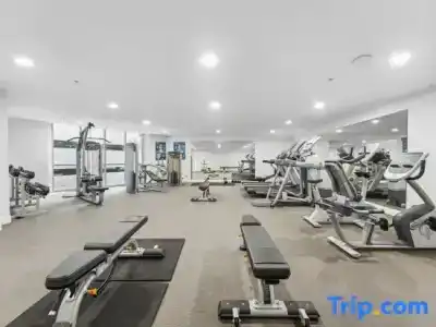 Apx World Square - 100
