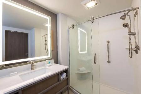 Hilton Garden Inn East - 41