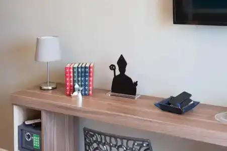 7th Floor Suite - 106