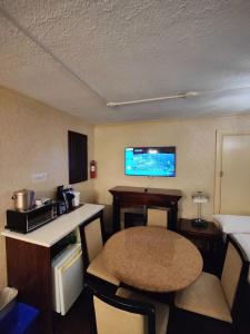 Divya Sutra Suites on Robson Downtown - 62