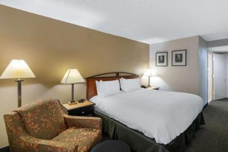 Quality Inn - Lindale - 3
