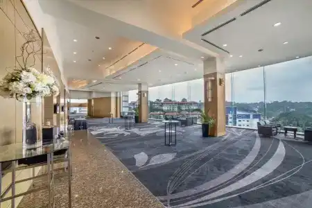 Hilton - 25
