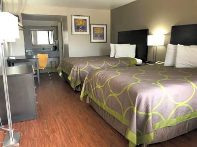 Super 8 by Wyndham Pearl District Downtown - 35