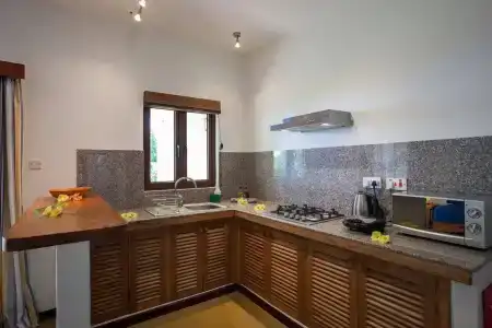 L'Hirondelle Self Catering Guest House - 12