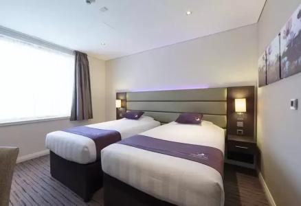 Premier Inn Airport - 21