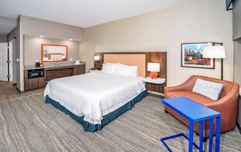 Hampton by Hilton - 4