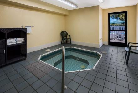 Quality Inn & Suites Airport - 13