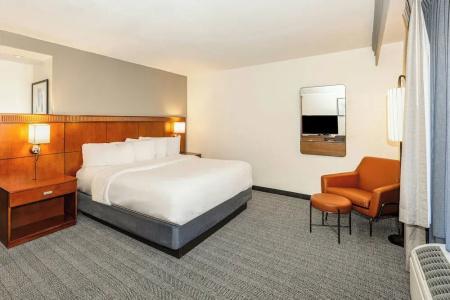 Courtyard by Marriott at Old Town - 59
