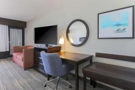 Hampton Inn - 3