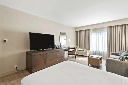 DoubleTree by Hilton - 38