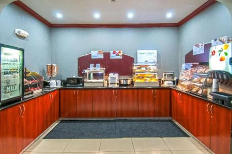 Holiday Inn Express & Suites Central - 8