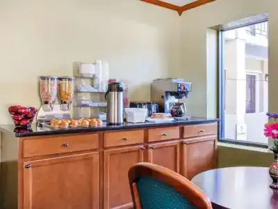 Rodeway Inn & Suites Fort Jackson - 14