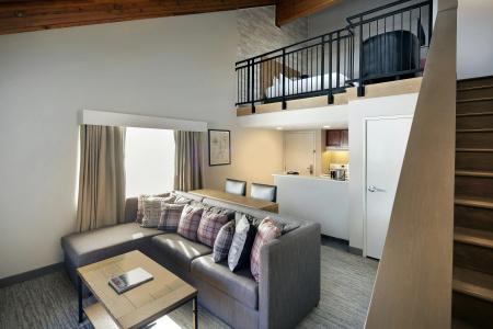 DoubleTree by Hilton - 41