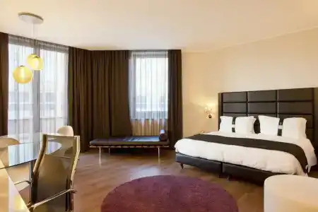 Holiday Inn Genoa City, An Ihg - 75